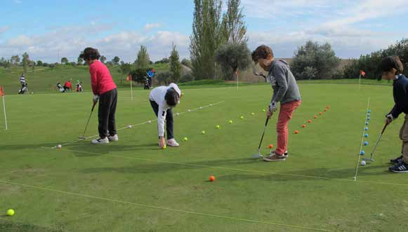 Golf en los Colegios y los alumnos de la Escuela Hato Verde.