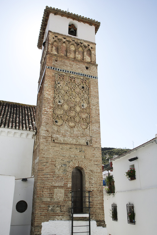 Alminar. (Primera mitad del siglo x i v). Árchez, Málaga. Perteneció a la primitiva mezquita de esta localidad, situada en la Axarquía malagueña.