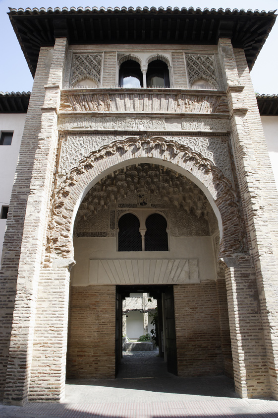 Fundaq o alhóndiga, conocida con el nombre cristiano de Corral del Carbón. (Primera mitad del siglo x i v). Granada.