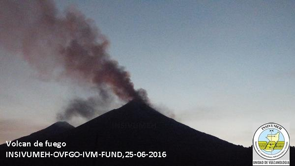 ERUPCIÓN EFUSIVA El día 24 de Junio, durante la tarde se observa un incremento en la actividad del volcán, se registran explosiones moderadas con tendencia a incrementar. Esta es la erupción No.
