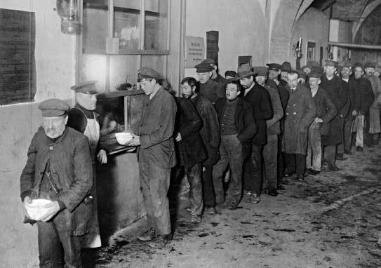 22 Obreros y campesinos Clases medias Marcha del hambre en Londres en 1932 provocando Resentimiento social y