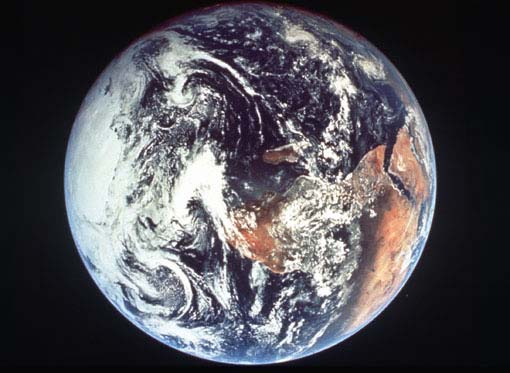 2 - HISTORIA DE LA TOPOGRAFIA (2) Las primeras civilizaciones creían que la Tierra era una superficie plana.