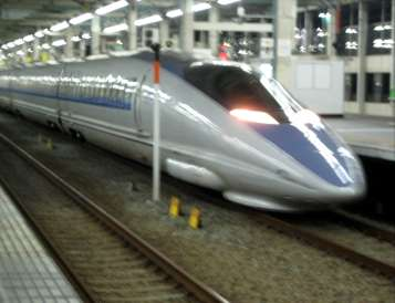 Validación Japan Rail Pass (bono de trenes). En tren nos dirigimos hacia Tokyo ciudad.