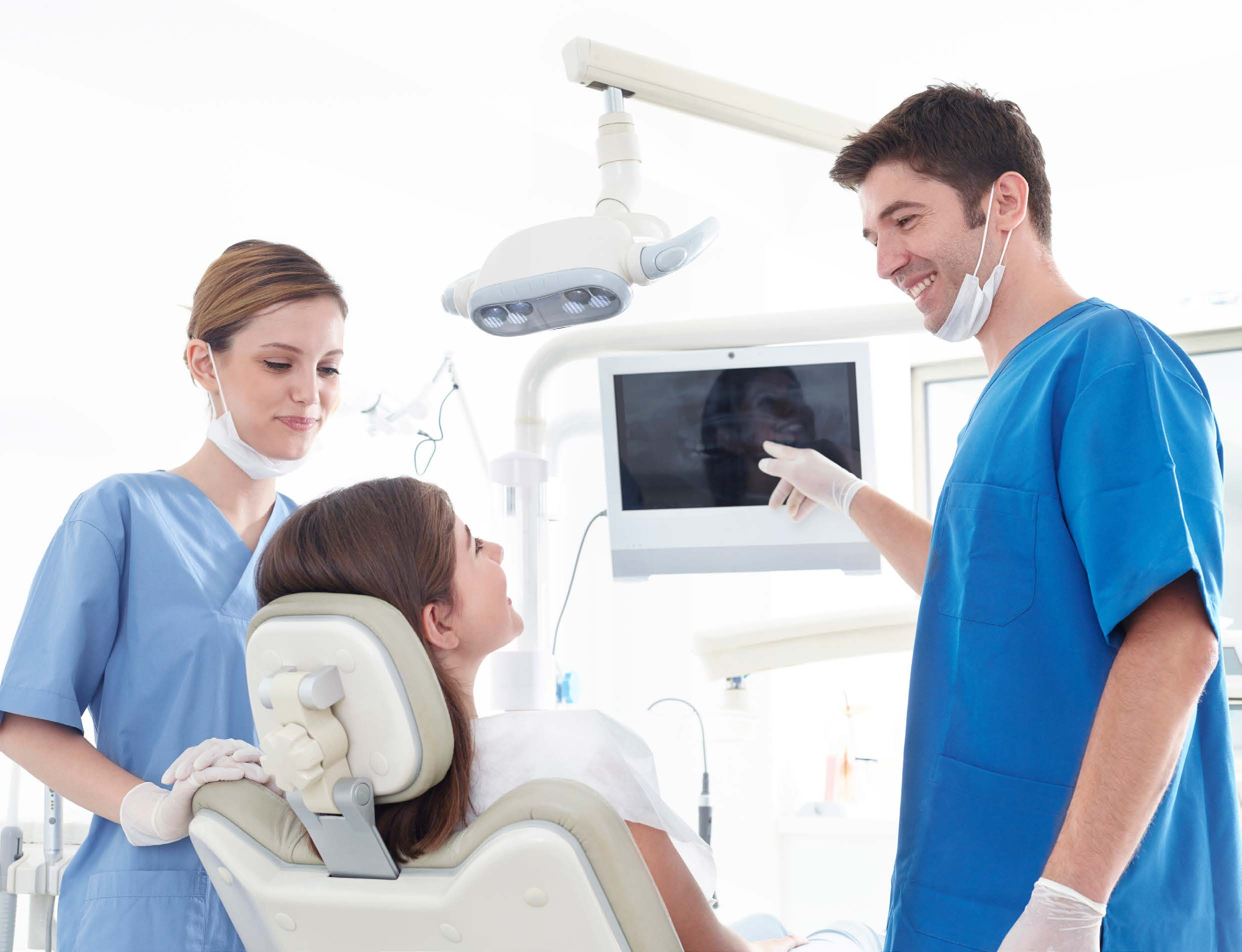 7. Adeslas Dental Familia Asegurados Prima 1 10,50 2 15,00 3-6 19,00 Las tarifas pueden variar en