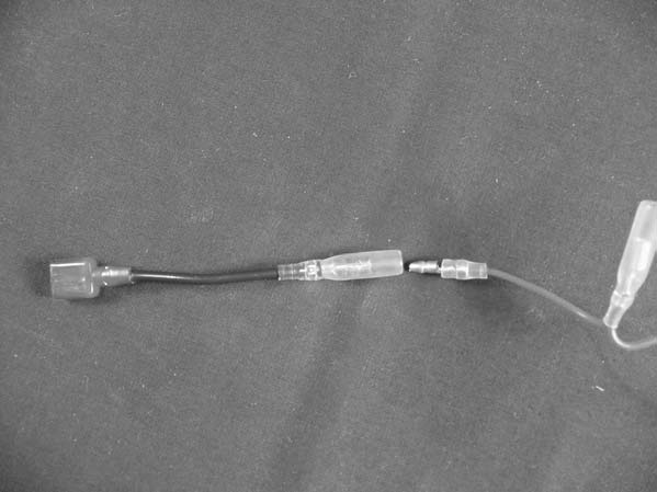 Fig. J Cable rojo del PCIII Seguir las siguientes instrucciones sólo para los modelos Europeos. 1. Conectar el cable eléctrico que se suministra al cable rojo del PCIII (Fig. J) 2.