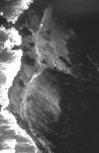 ALUDES TORRENCIALES EN LA COSTA CENTRAL DE VENEZUELA y formaron grandes depósitos deltaicos, como se puede ver en la foto de la derecha.