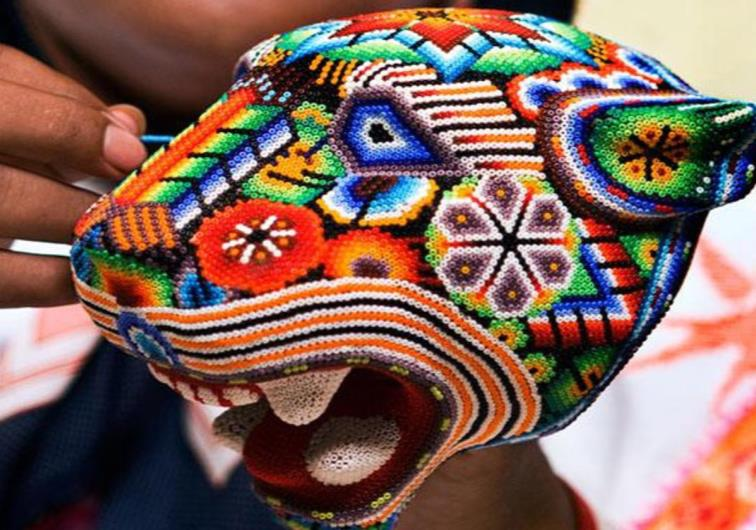 Artesanías y Turismo La Organización Mundial de Comercio señala que las artesanías representan cerca de una cuarta parte de las microempresas en el mundo en desarrollo.