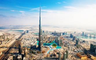 En Emiratos Árabes, a 200 km de la capital Abu Dhabi, se encuentra Dubái, la ciudad del mundo que más ha crecido en la última década, un lujoso destino turístico cada día más solicitado por viajeros