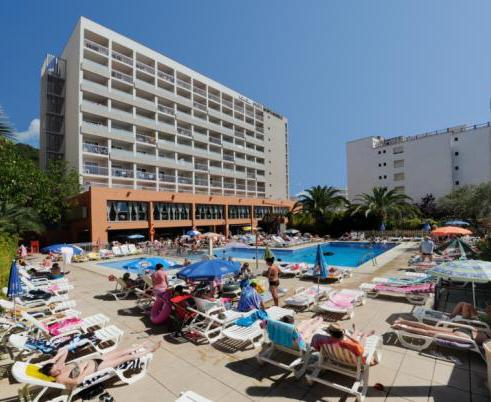 Calella, se ubica el gran Hotel Santa Mónica de 3 estrellas. A unos 400 metros de la playa.