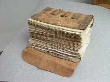 21). Las hojas del libro, laminadas, se encontraban en forma de cuadernos sueltos con un total de 865 hojas de papel timbrado manuscritos con tinta ferrogálica.