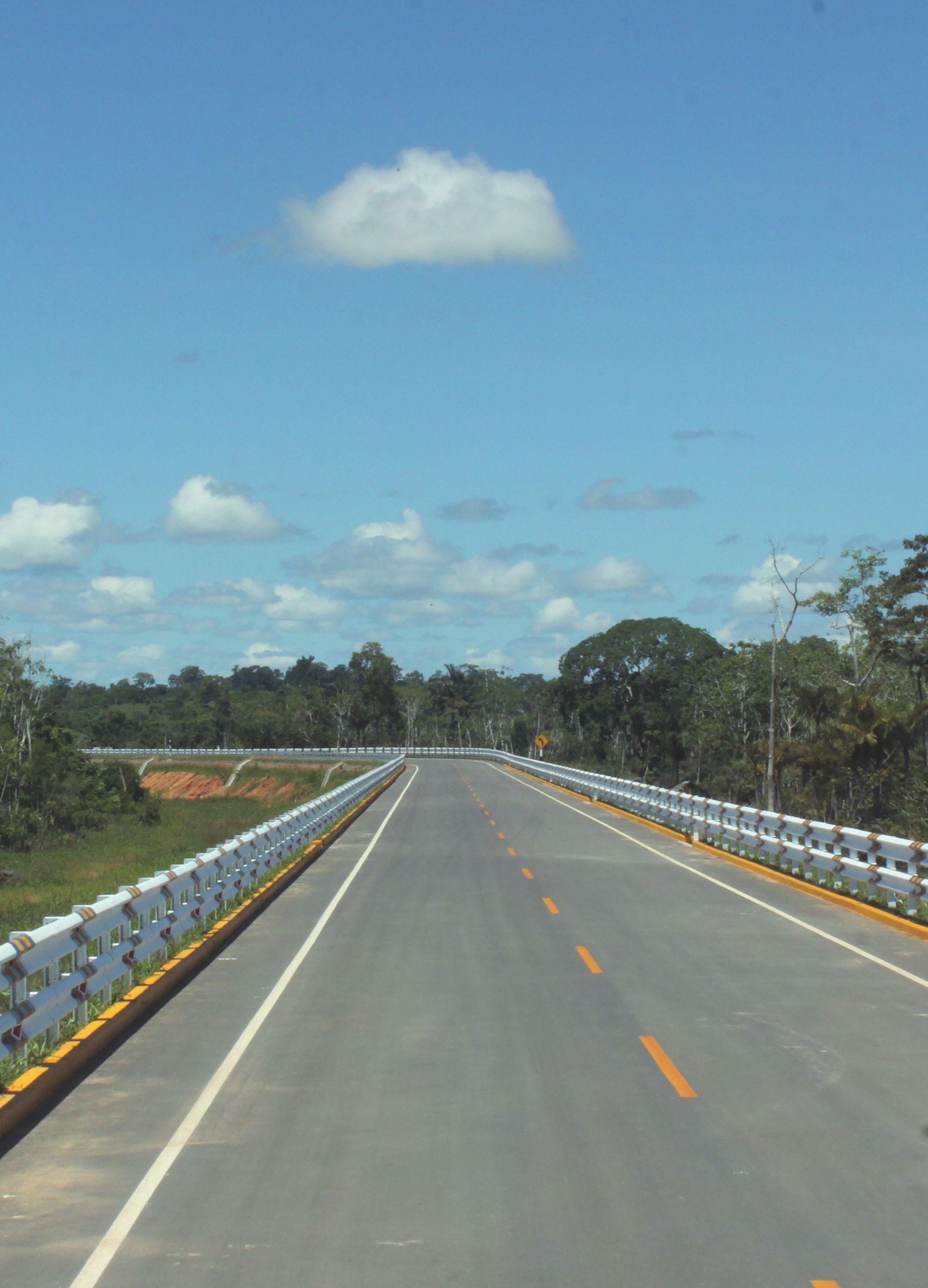 Actualmente se desarrollan estudios para la pavimentación en varias vías: Carretera Río Carbón Itahuania Nuevo Edén El mejoramiento de esta carretera ubicada en los distritos de Manu y Fitzcarrald,