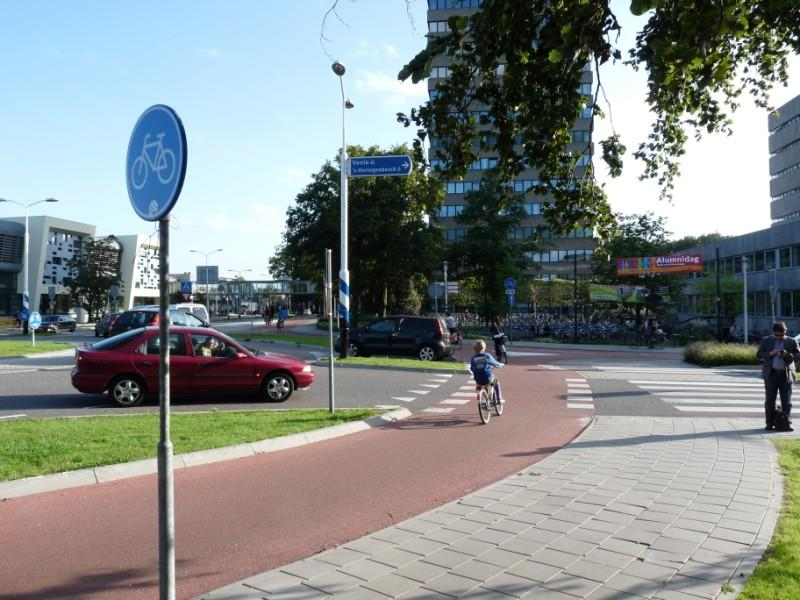 Rotunda: prioridad para los ciclistas