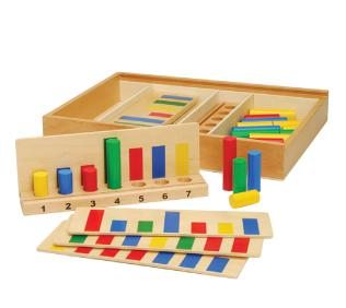 ID 1282407 ÁBACO Estructura de madera que ayuda a enseñar habilidades matemáticas, los patrones y el reconocimiento de colores. MEDIDA: 30,2 x 30,4 x 7,6 cm.