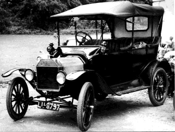 Ford T (1908-1927): 15.000.000 de unidades. Precio: 1908: 850 $ 1922: 265 $ Salario de un obrero de Ford: 5 $ diarios.