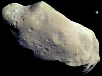 Algunos asteroides, sin embargo, tienen órbitas que van más allá de Saturno, otros se acercan más al Sol que la Tierra.