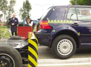 En CESVI ARGENTINA se realizaron dos impactos (frontal y trasero) del Volkswagen Golf.
