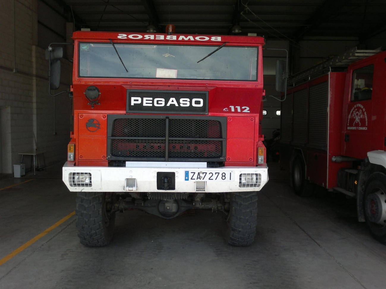 BOMBA FORESTAL PESADA (BFP) PEGASO 2223 EGIPCIO. AÑO 1995. Vehículo destinado principalmente a incendios forestales, aunque por ausencia de un segundo urbano realiza las tareas de éste.