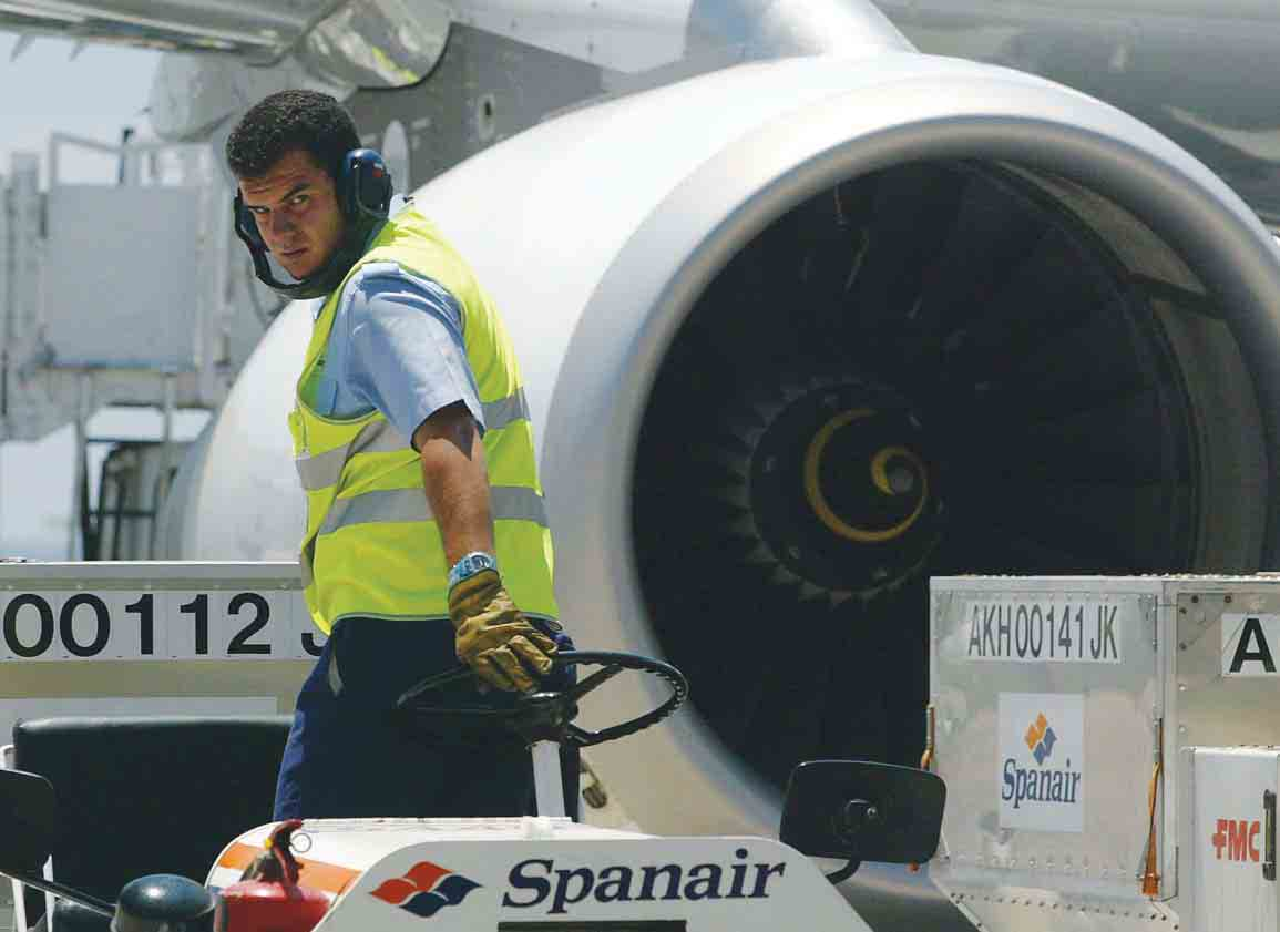 Personal al servicio de las compañías aéreas Airline servicing personnel The Central Security Office has taken over the Integrated System for Access Control in the Barajas Plan which is currently in