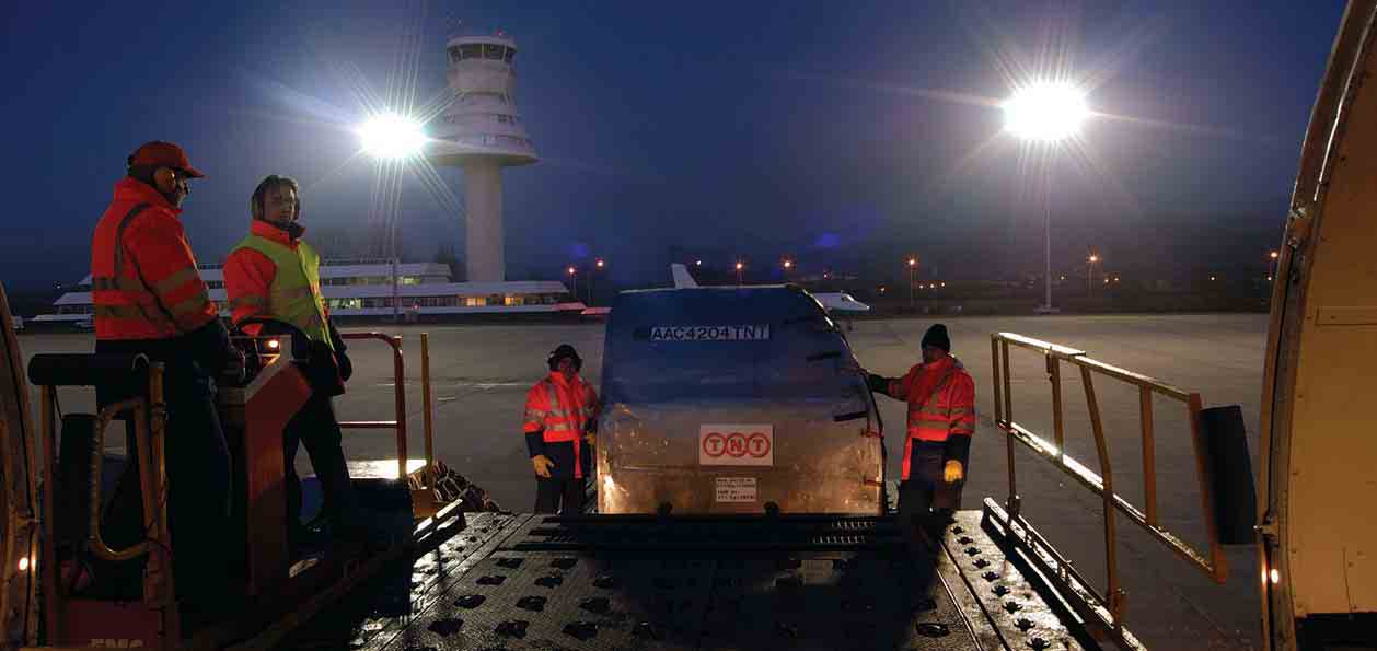 Operadores de carga aérea Air cargo operators de la Aviación Civil, con la participación activa del personal de la Oficina Central de Seguridad, que cuenta entre su personal con tres auditores de