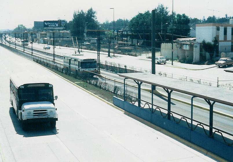 Evolución del transporte en México: proyectos representativos de cada periodo Hace 38 años 1978 Hace 28 años Metro en la Ciudad de México BRT en Guadalajara (Federalismo; trolebús) Sistema de