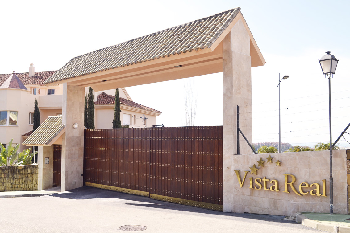 LA PROMOCIÓN Vista Real es un proyecto residencial de lujo localizado en el Valle del Golf, una de las mejores