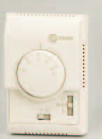 Dispositivos de control independientes Termostato P motor del ventilador CA TERMOSTATO ELECTROMECÁNICO CONMUTADOR AUTOMÁTICO + BATERÍA ELÉCTRICA (Accesorio de termostato 35169831-001) Figura 2.