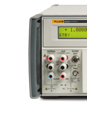 Soluciones de calibración potentes fáciles de utilizar El calibrador multiproducto 5522A de Fluke permite realizar más trabajos.