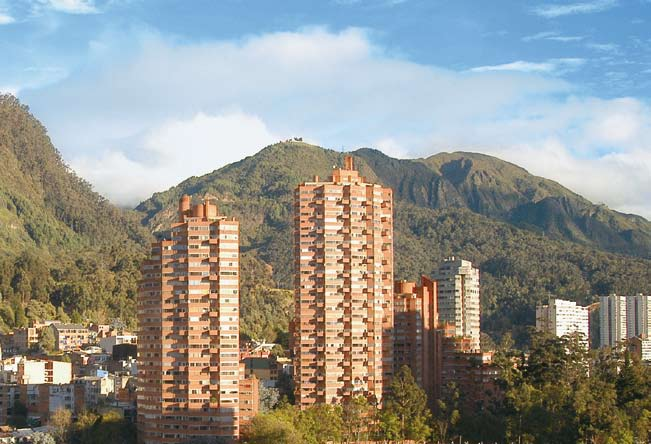 44 - Cámara de Comercio de Bogotá actualidad, tendencias y desarrollo de competencias, ejes que propenden por el desarrollo de los empresarios de nuestra región.