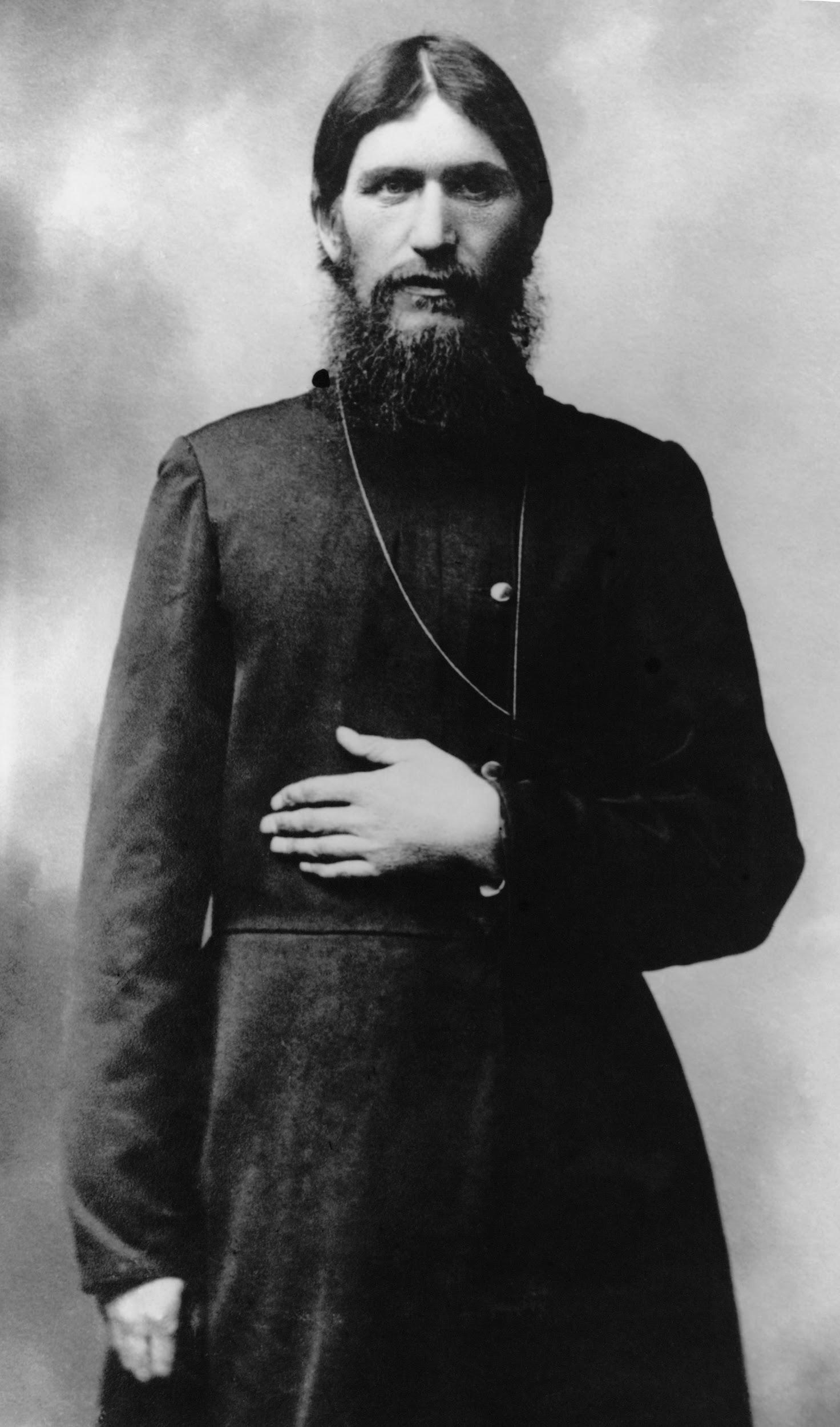 Personalidades Rasputín: Personaje de oscuros orígenes que, gracias su fama de curandero, logró ganarse el favor de la familia real rusa, porque aseguró ser capaz de paliar las dolencias de príncipe