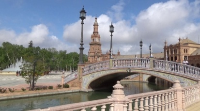 Al lado de la Plaza de España está el Parque de María