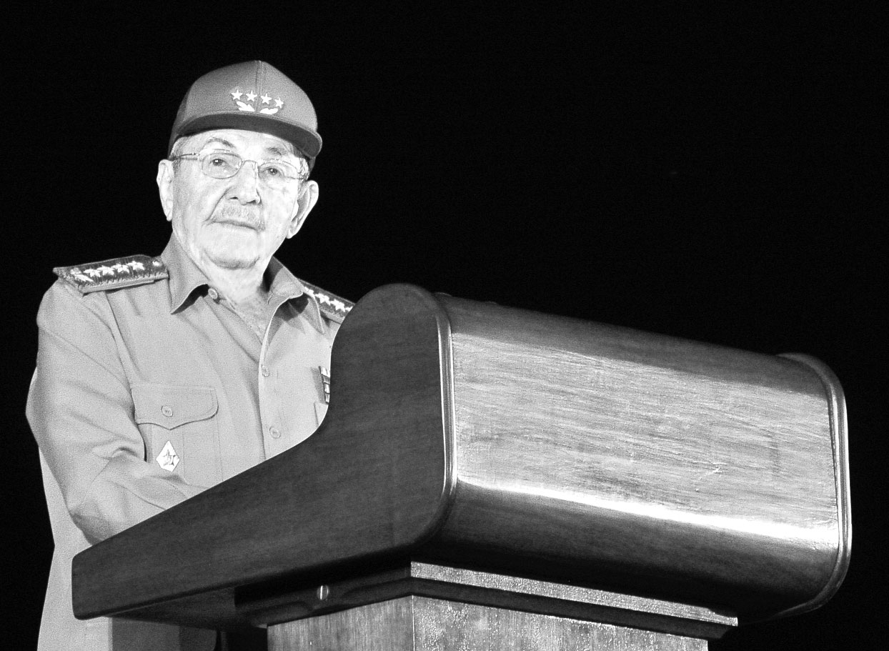 Castro Ruz, Primer Secretario del Comité Central del Partido Comunista de Cuba y Presidente de los Consejos de Estado y de Ministros en el acto de masas en homenaje póstumo al Comandante en Jefe de