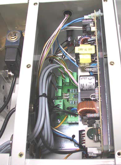 fijación 6 88 Interruptor auxiliar estándar 6 8 Fusible para baja intensidad - AT 00 8 0,,