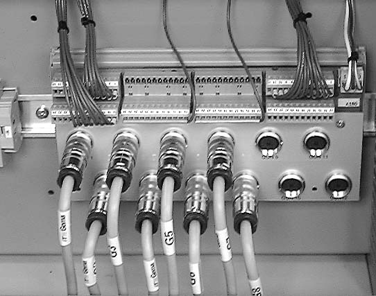 V 09/ Digital Connector CD0 - Lista de piezas de recambio Digital Connector CD0 (para unidades de control MultiTronic CG0) 8 8 Cable de conexión -, m, 9 polos 000 9 Cable de conexión -, m,