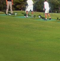 El club de golf dispone de una escuela de golf con profesores de la PGA multilingües.