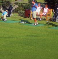 Der Golfklub verfügt über eine eigene Golfschule mit mehrsprachigen, erfahrenen PGA-Golflehrern.