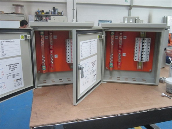 Gabinetes microondas con aire acondicionado para espacios reducidos o ventilación forzada. 3.