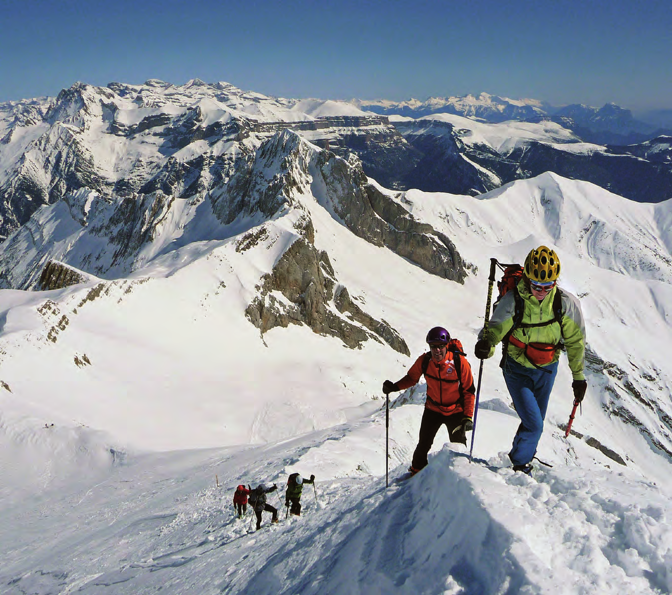 En 2013 apareció el primer volumen de la trilogía Rutas con esquís. Pirineo aragonés, bajo el subtítulo 67 recorridos desde Linza al Portalet, y que este año ya va por su tercera edición.