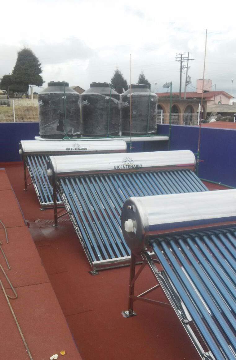 Termosifón TERMOSIFÓN/PASIVO DIRECTO Calentador solar donde el fluido de trabajo es el agua de consumo del