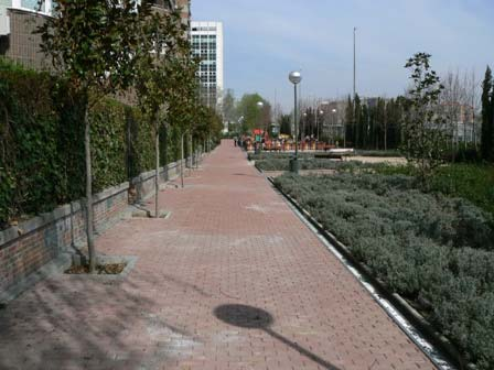 OBRVACIONES: Se trata de un paso peatonal existente con una anchura adecuada para que sea compartida con los ciclistas.