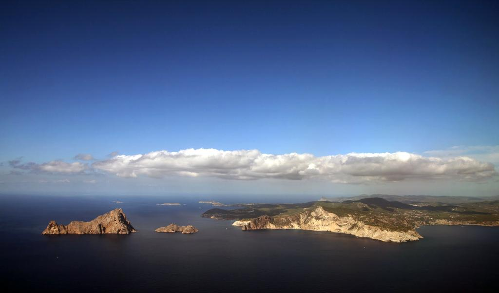Imagen aérea del S de Ibiza y las Islas de Es Vedrá y Es