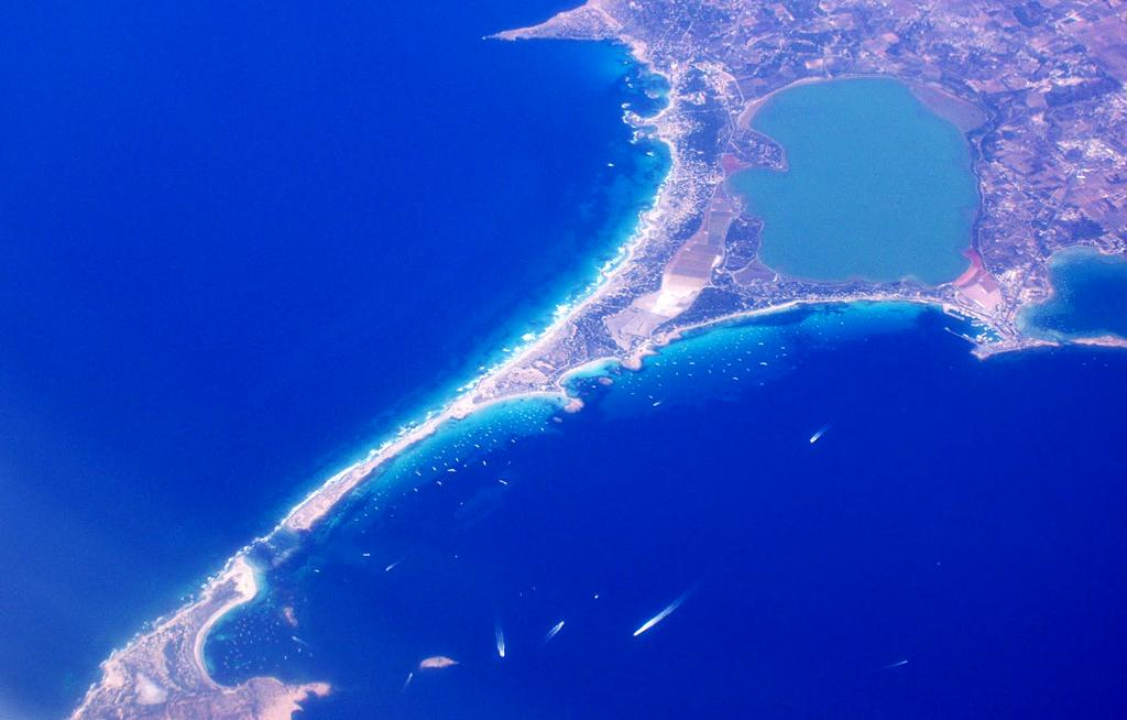 Vista aérea por el N de Formentera.