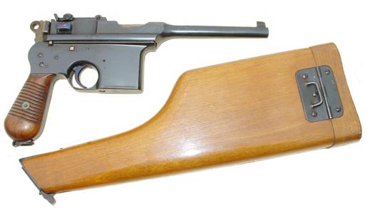 53 En cuanto a las pistolas tipo Mauser fabricadas por Unceta y Cª, se comercializaron con la marca ASTRA en los modelos iniciados con el 900, semiautomático, con depósito con capacidad para 10