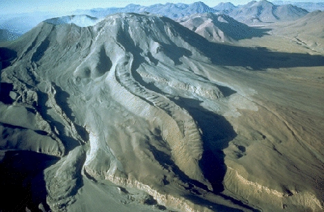 Flujos Andesíticos Volcán Lascar, Chile. Estas lavas viscosas son anchos pero de corta distancia.