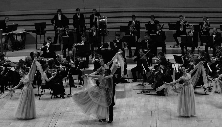 STRAUSS FESTIVAL ORCHESTRA La Strauss Festival Orchestra es una producción realizada en colaboración con agrupaciones estables de contrastada calidad, que lleva la música de Strauss con ocasión del