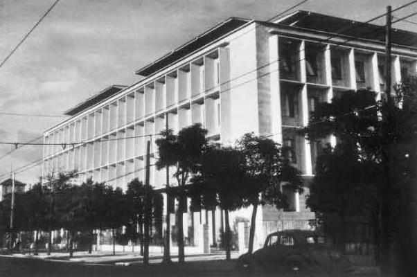 Cierva (que forma parte del CSIC) de los arquitectos Ricardo Fernández Vallespín y de Miguel Fisac Serna (Madrid, 1950) y el Banco de Bilbao de Sáez de Oiza (Madrid, 1974).