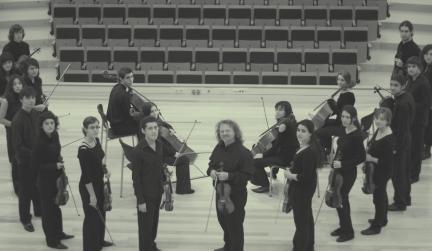 ORQUESTA DE CÁMARA DEL CONSERVATORIO SUPERIOR DE MÚSICA DE ARAGÓN «CAMERATA ARAGÓN» La «Camerata Aragón», junto a la Orquesta Sinfónica y la Banda Sinfónica, constituyen el elenco de grandes