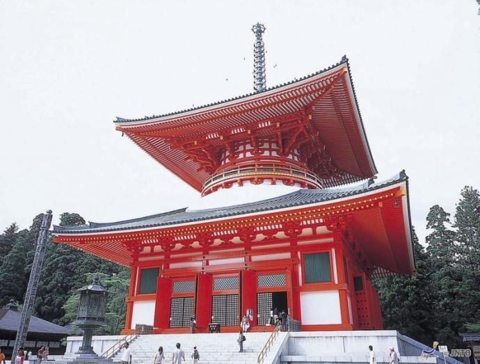 Desayuno en el hotel. Continuamos las visitas a Kyoto por el Fushimi Inari protector de las cosechas.