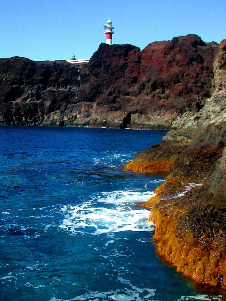 Punta Teno (por geir-ole-google) La Isla de Tenerife, en sí, podríamos decir que es el Teide con toda su grandiosidad. Es cierto, pero no solo.