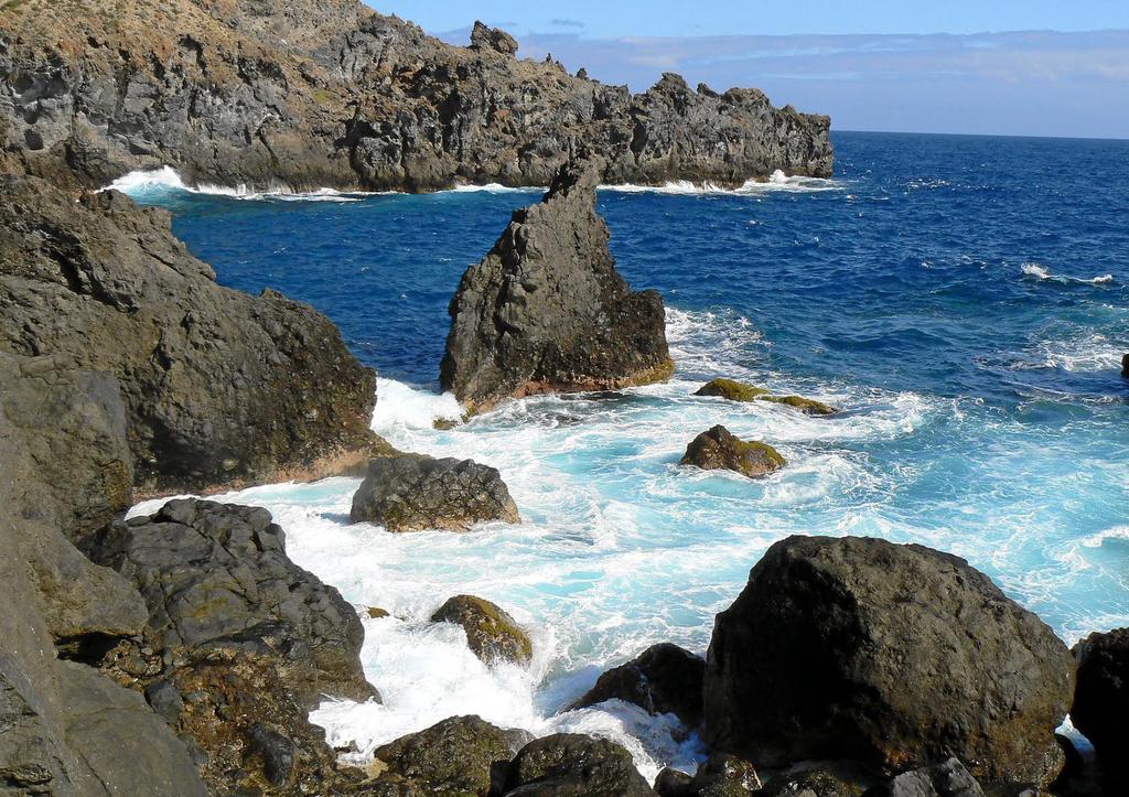 Coladas traquítico-fonolíticas del Holoceno, Cuaternario, Playa de Las Gaviotas y Punta de Juan