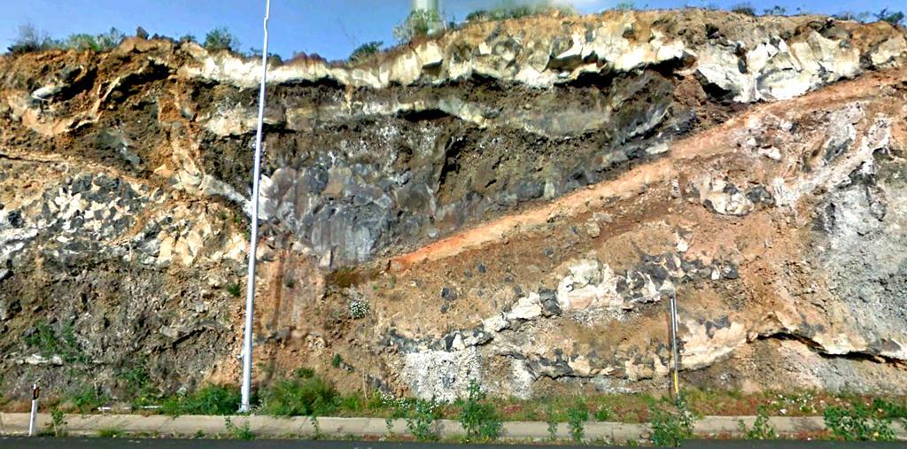 Discordancia en la colada de basaltos, Serie III, Pleistoceno Cuaternario.